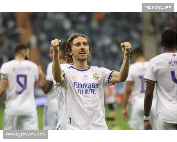 足球中场球员转会动态分析与未来趋势预测探讨